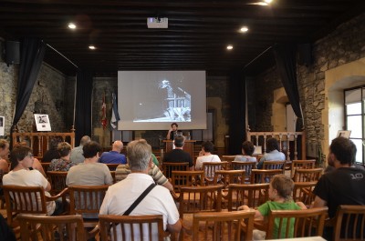 Abierta en el Ayuntamiento de Oiarztun la exposición de fotos del libro 